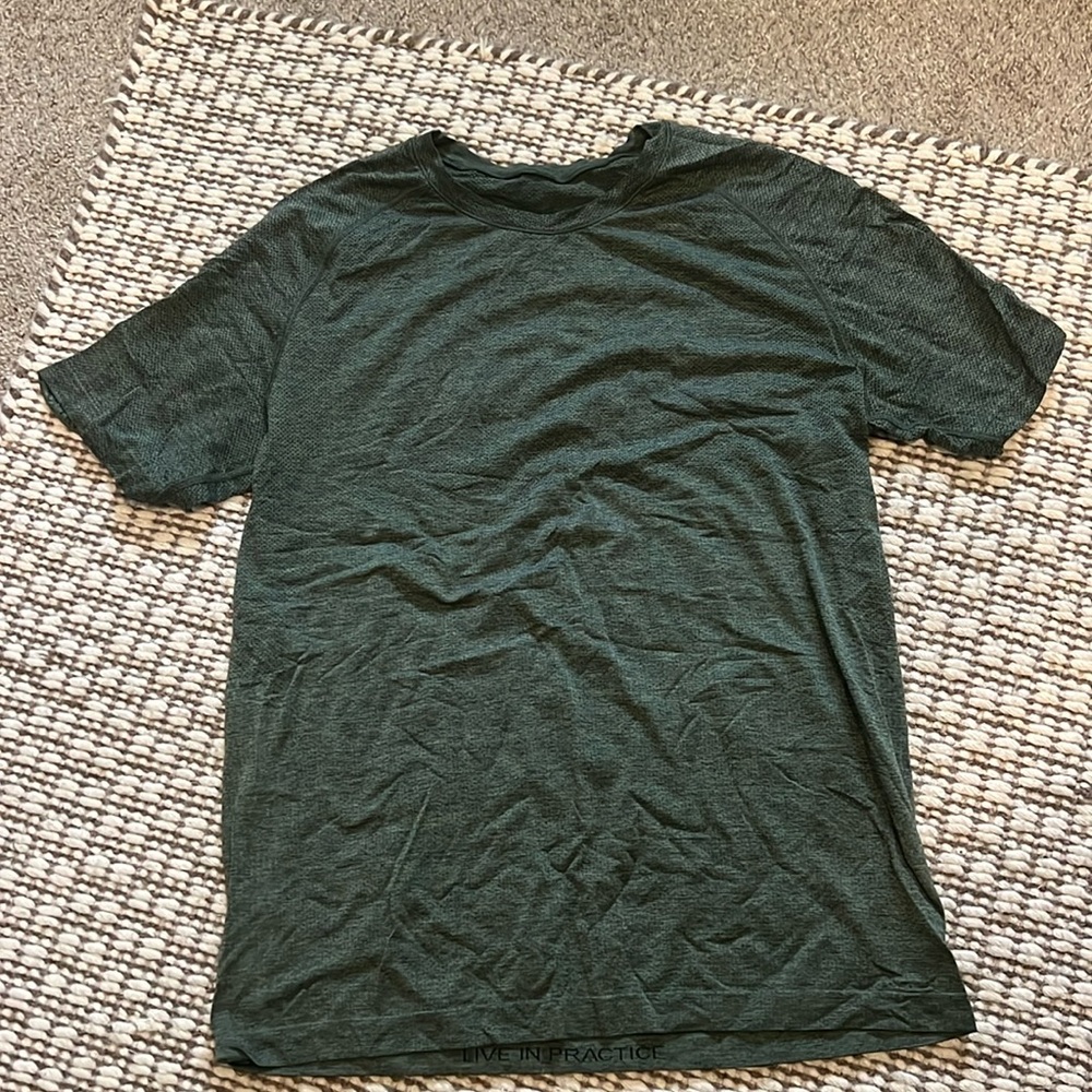 Men’s Lululemon Athletic Shirt